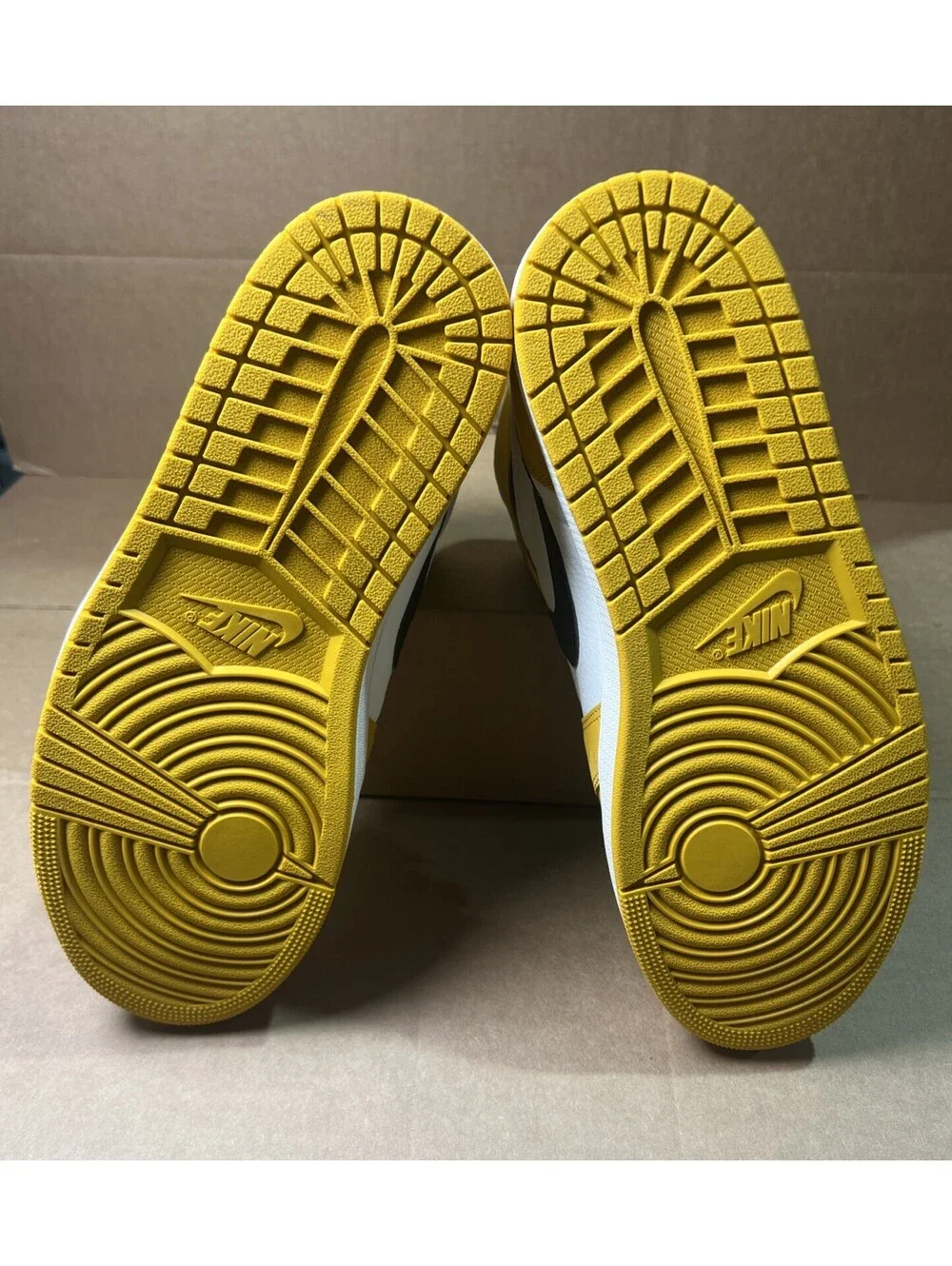 Air Jordan 1 Retro High OG Yellow Ochre DZ5485701 Yellow Ochre/Black/Sail Sz 13